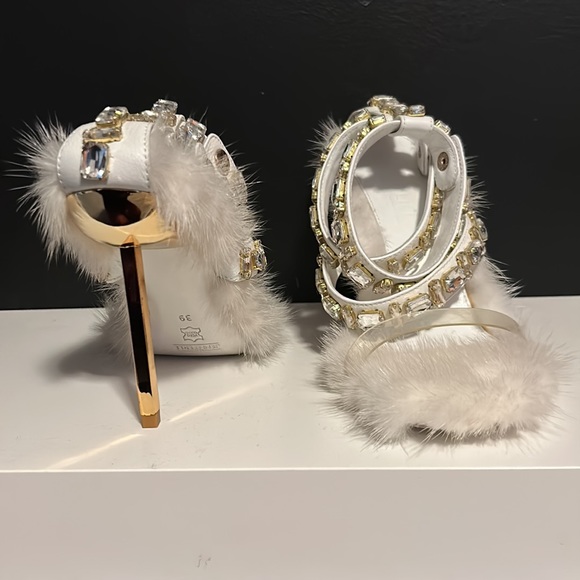 IAMJENNIFERLE Minki Heels, Size 39. White mink heels. Gold bling detail. - Picture 5 of 9